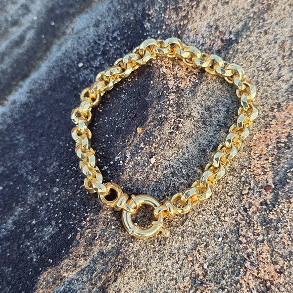 We love a bold piece and our Avalon Bracelet is a definite statement. Wear it to brunch with jeans and a white tee or to date night with your favorite slip dress. We recommend pairing it with our Avalon Necklace for a dynamic duo.  Featuring a beautiful bold Rolo chain and spring ring clasp which adds to the overall design of the piece. Material: 18K Gold Vermeil with a Sterling Silver base